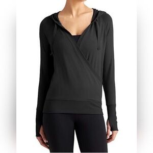 Athleta inner twist solid black hooded sweatshirt w thumb holes size Medium